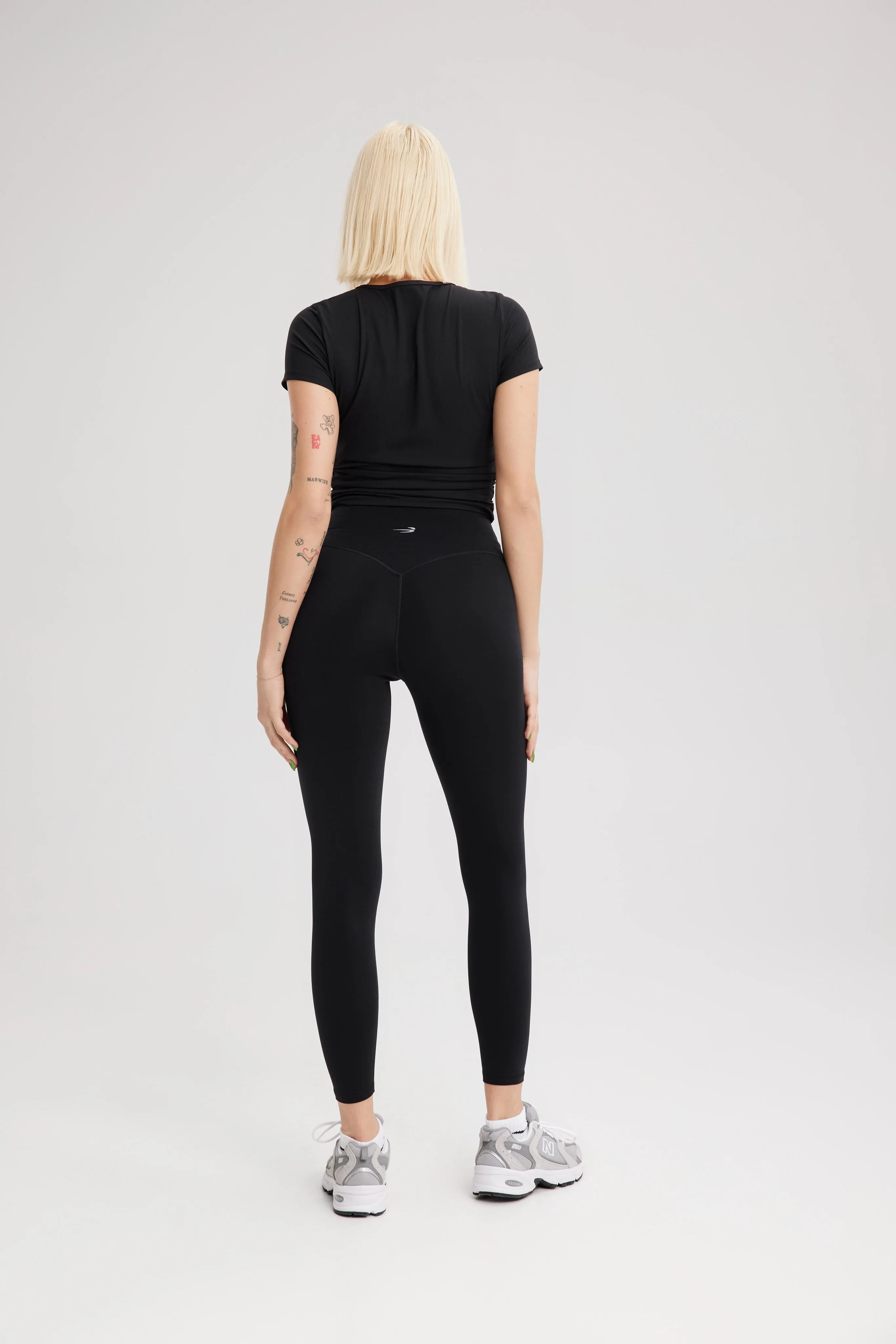 EKJ Seamless Contour Leggings in Shiny Classic Black