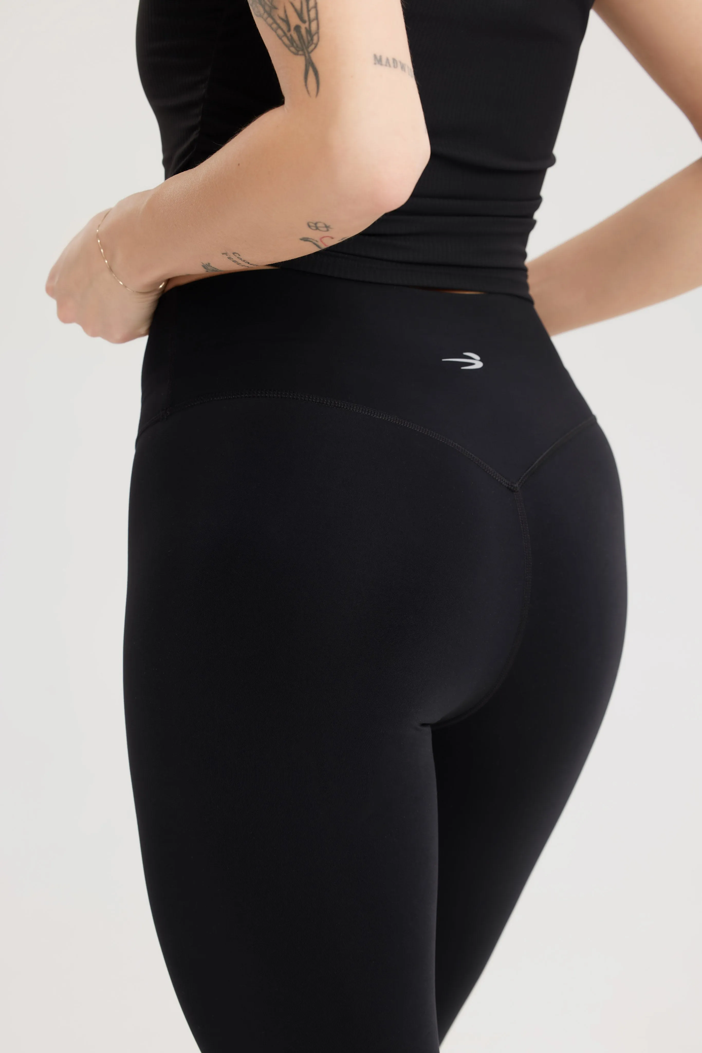 EKJ Seamless Contour Leggings in Shiny Classic Black